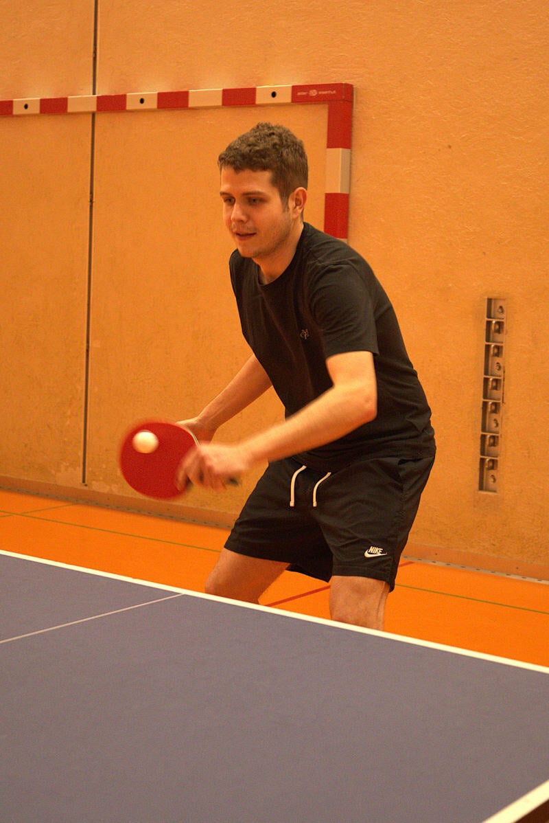Yannick Roth beim Tischtennis spielen